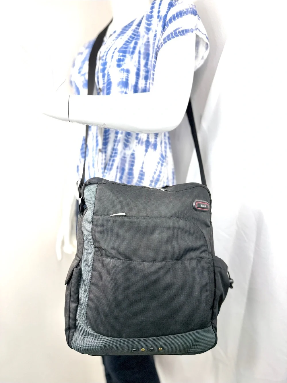 Tumi T-Tech Black Gray Ballistic Nylon Messenger Bag Business Travel Tech